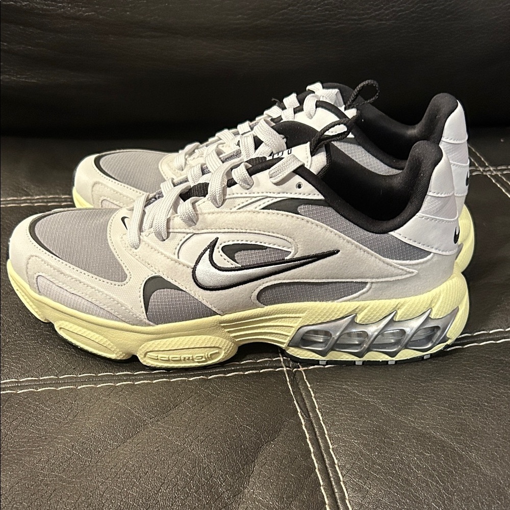 Nike Zoom Air Fire in Particle Grey and Metallic Silver Women’s 8